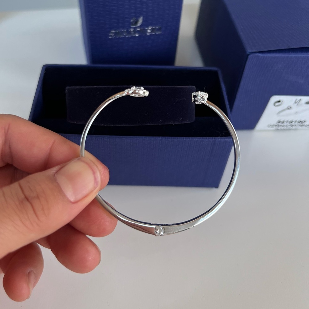 Swarovski Attract Bangle, White, Rhodium Plating Brand New - Picture 5 of 6